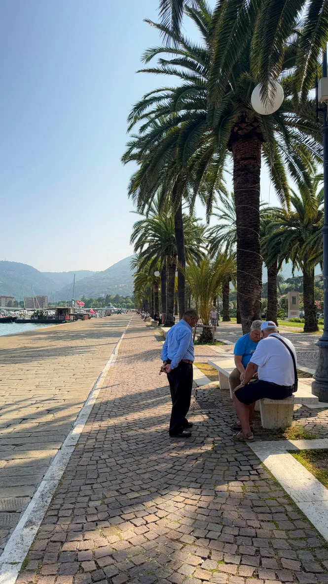 uncles playing a game in la spezia